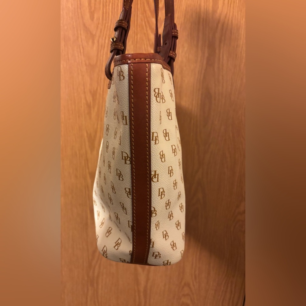 Dooney & Bourke shoulder purse - Picture 4 of 9